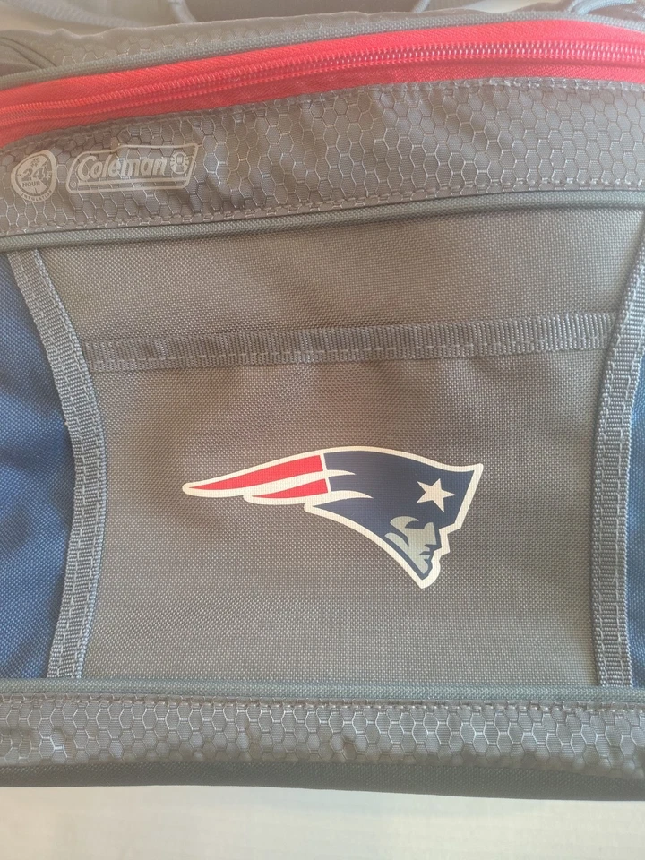 Bolso de mano Coleman New England Patriots 24 horas refrigerador Foto 3 de 4