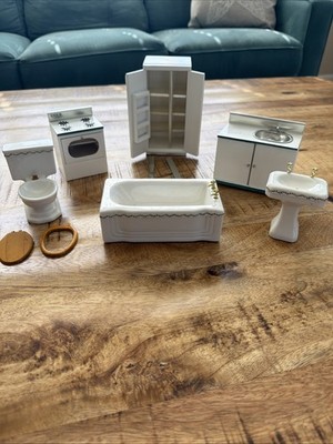 Wooden Kitchen And Porcelain Bathroom Dollhouse Furniture, Preowned Condition ￼