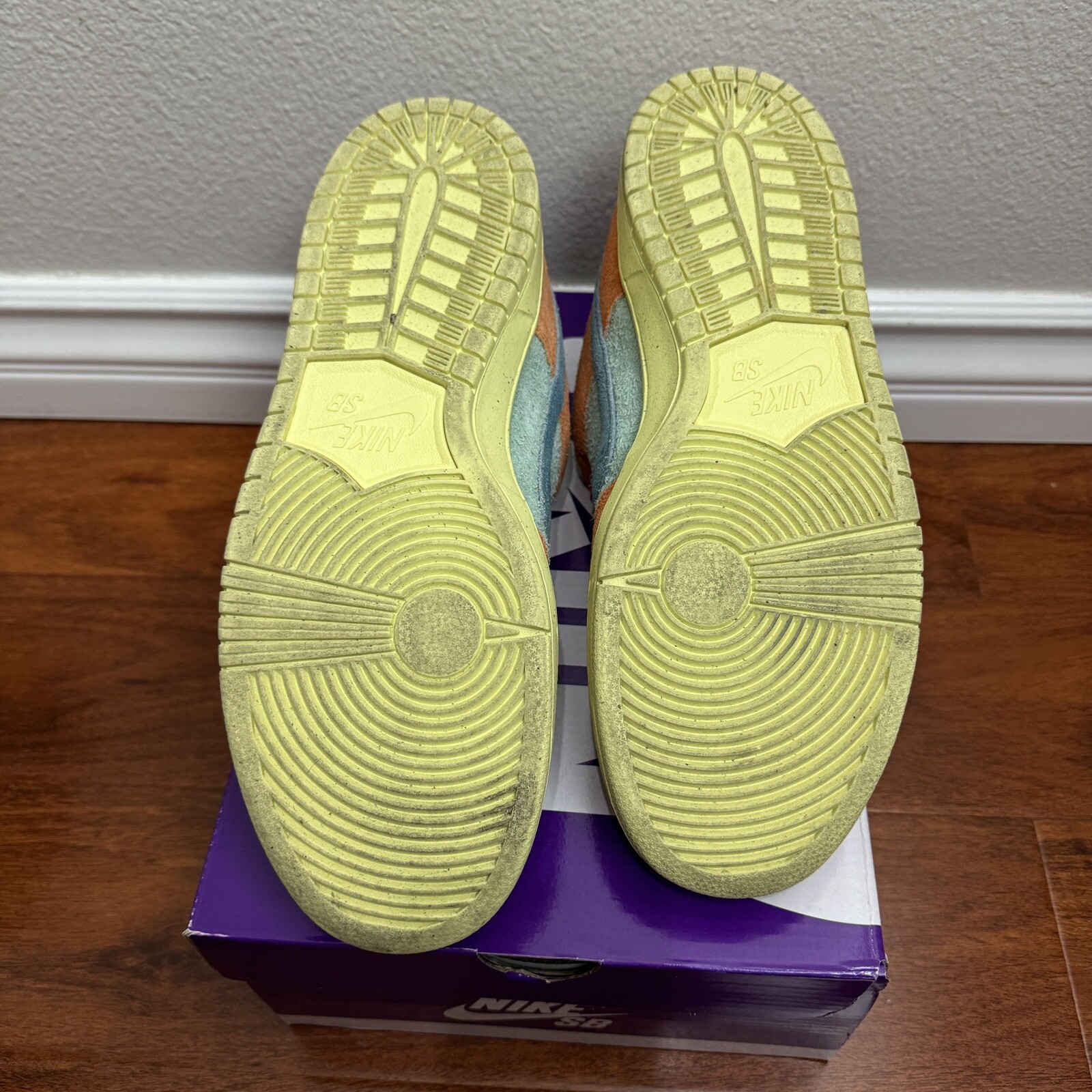 Nike SB Dunk Low Orange Emerald Rise Size 11 - image 6