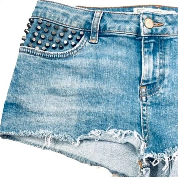 Джинсовые шорты с заклепками TOPSHOP Moto Daisy размер 6 - Изображение 2 из 4