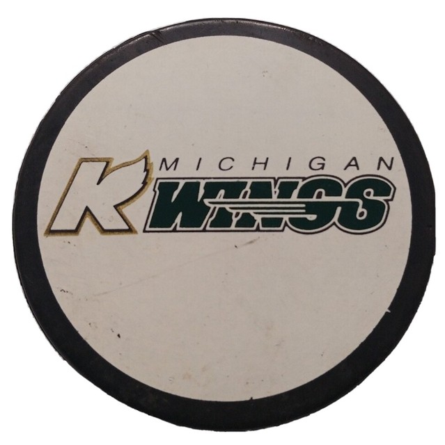 MICHIGAN KWINGS OFFICIAL HOCKEY PUCK VICEROY + PUCK WORLD MFG. MADE IN