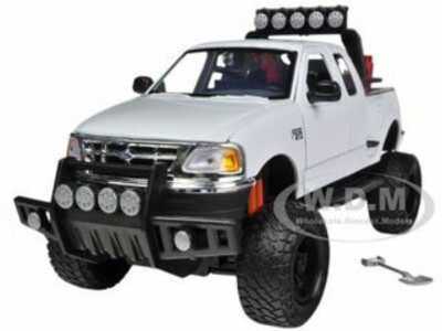 2001 FORD F-150 XLT FLARESIDE SUPERCAB OFF-ROAD PICKUP WHITE 1/24 MOTORMAX 79132