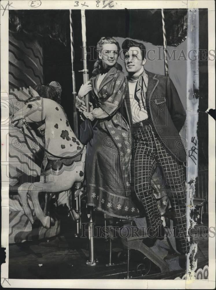 1953 Press Photo Actors Jan Clayton & John Raitt star in 