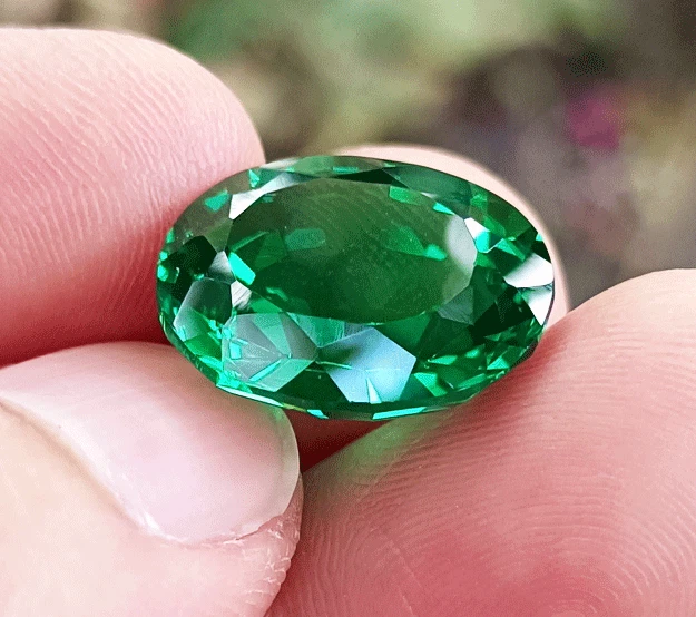 Natural 10 Ct Green Emerald GIE Certified Oval Cut Loose Gemstone - Image 2 of 4