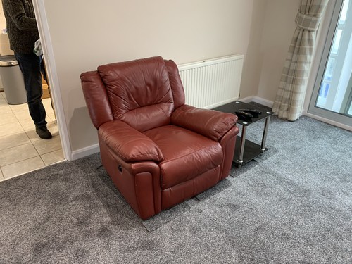 Leather 3 seater manual Recliner sofa and Electric Recliner chair. - Picture 4 of 4