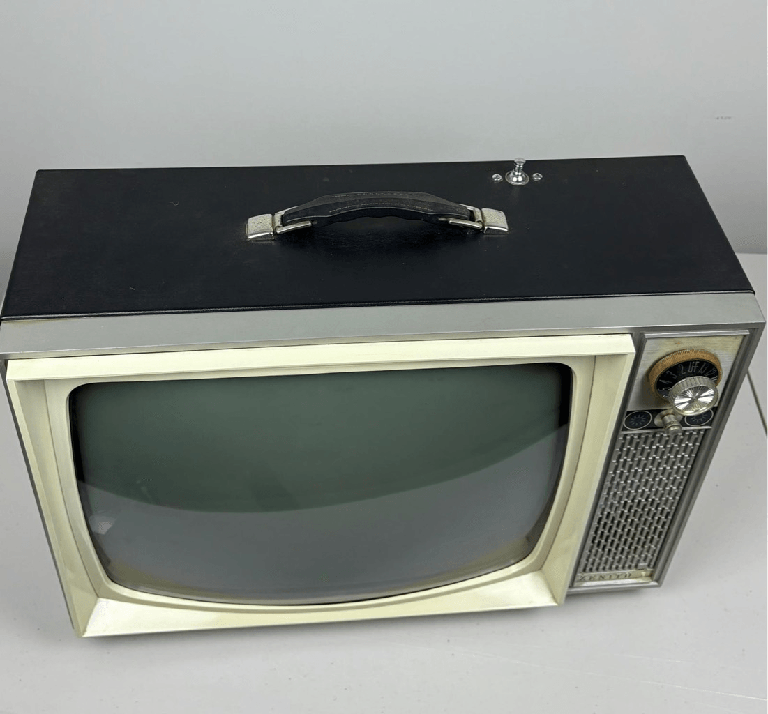 Vintage Zenith L2009 Space Command Tube Tv Television 18in Metal