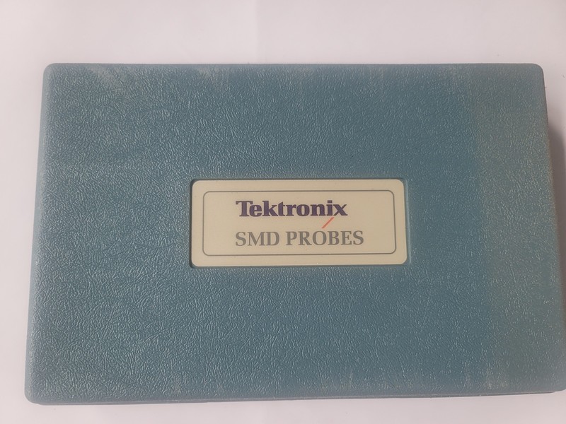 Tektronix P6562A 350 MHz SMD Probes with Case and Accessories