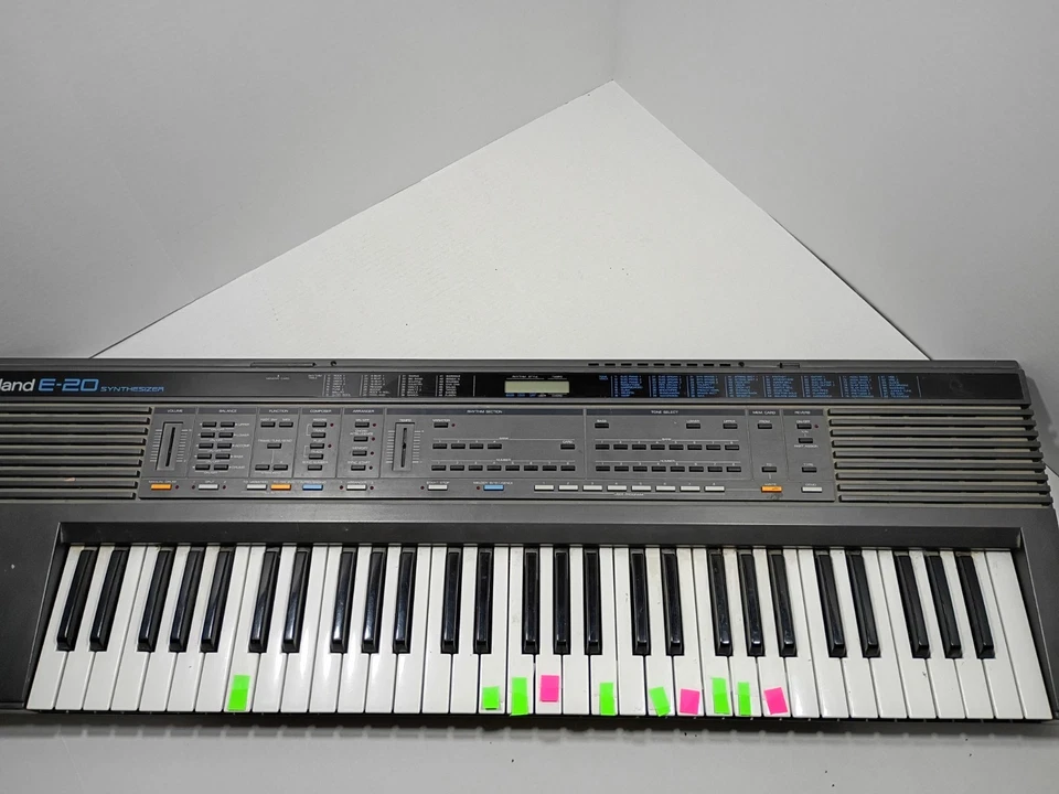 Estación de trabajo sintetizador Roland E-20 61 teclas con altavoces probados 10 teclas no funciona Foto 2 de 4
