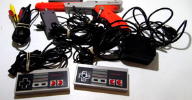 Nintendo NES Action Set Console In Scatola Quasi Completa Manca Top Polistirolo