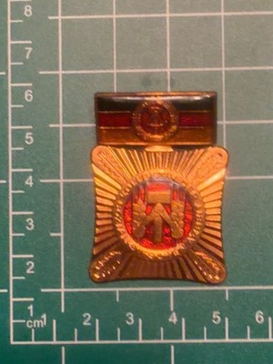 Original DDR Kollektiv der Sozialistischen Arbeit Medal East Germany Labor Award