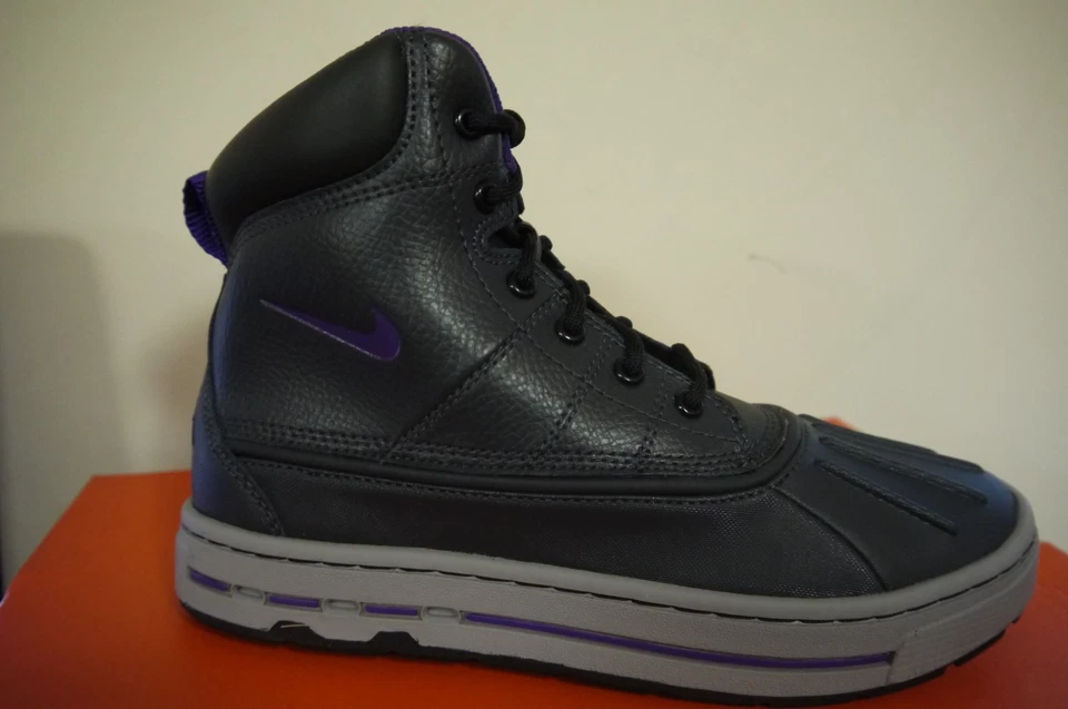 Niña Nike Woodside (GS) Botas EE. UU. Talla 5Y 37,5 EUR púrpura/gris/negro Foto 2 de 4