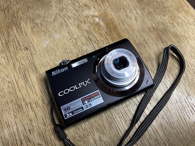 Nikon Coolpix S220 Digital Camera 10 MP Zoom 3X Black Tested