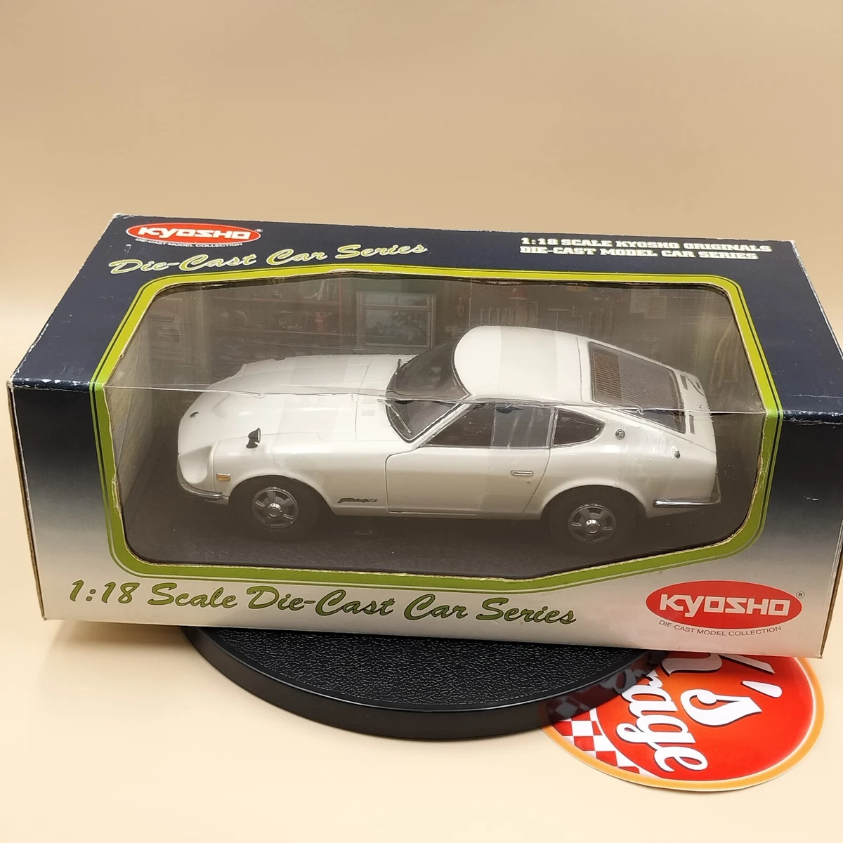 Литые модели автомобилей, грузовиков и фургонов Kyosho Nissan