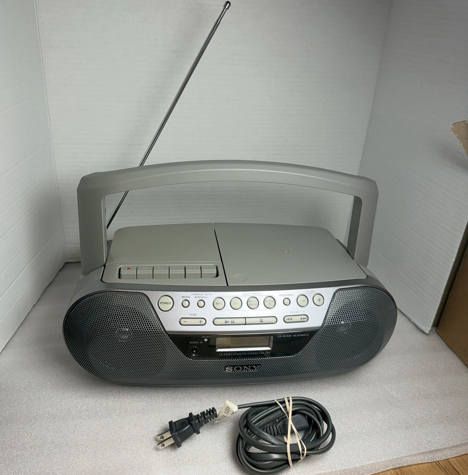 Sony CD-R/RW Radio Cassette Player Recorder Portable Boombox CFD-S05 Tested