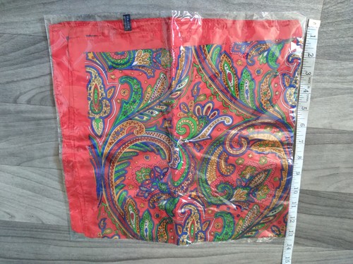 NEW Red Pansy Print Scarf 26 x 26 inches - Picture 4 of 4