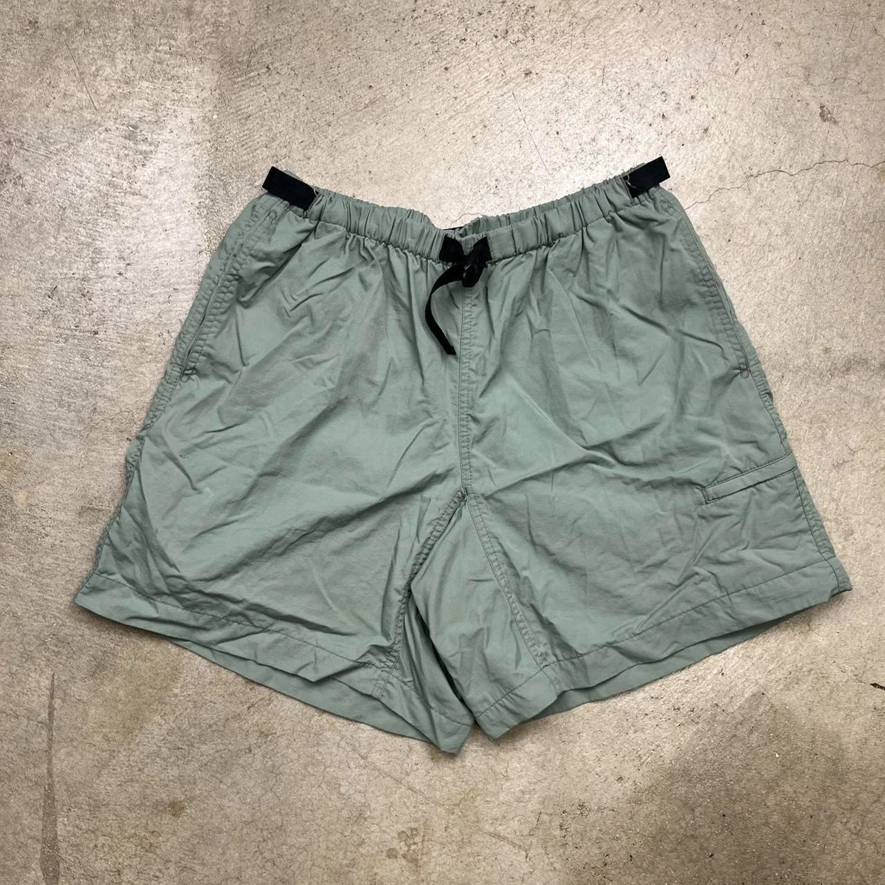 Vintage Patagonia Shorts green nylon belted hiking cargo shorts Size Medium
Opens in a new window or