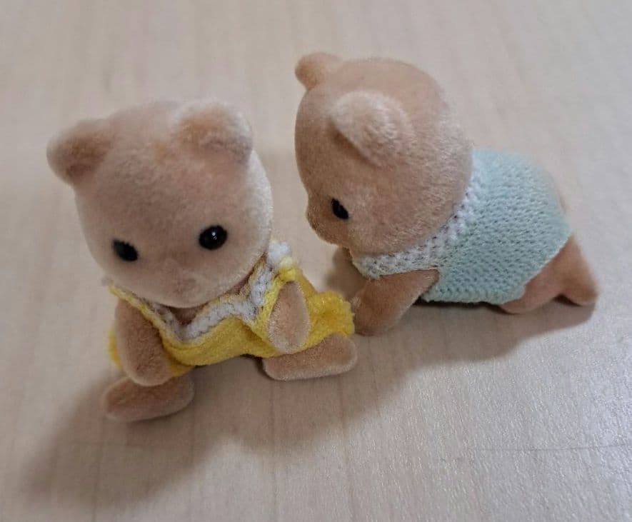 Sylvanian Families Bear Baby Initial Teardrop Crawling