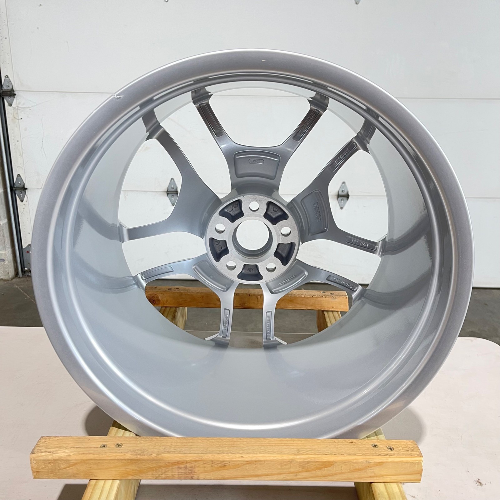 Lamborghini Huracan Rear Wheel Silver P/N 4T0601017A