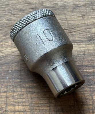 GEDORE D19 - 10mm metrisch.  1/2'' Antrieb - 12 Punkt Stecknuss - gelagert / leichter Einsatz 