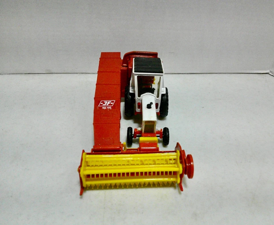 Vitage 1/32 Corgi David Brown tractor with mounted combine. No box. - Image 4 of 4