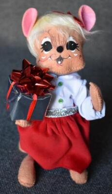 CHARMING VINTAGE ANNALEE DOLL:  SILVER SPARKLE BROWN GIRL MOUSE
