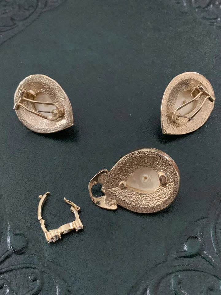 Large Faux Pearl, Rhinestone & Black Enamel: Pendant & Earring Set - Image 3 of 3