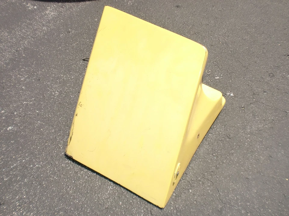 Lotus Elite 1977 lado del pasajero montaje de vaina de faros de fábrica OEM Foto 3 de 4