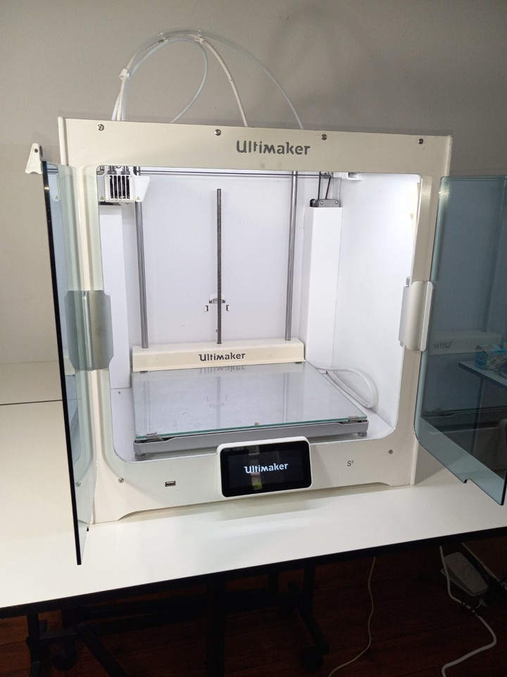 Ultimaker S5 3D Printer, new bearings, belts etc, outstanding print ...