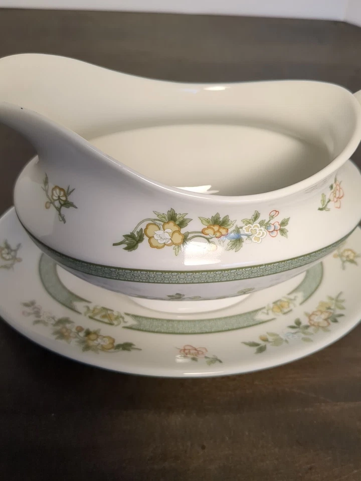 De colección 1974 Royal Doulton China Tonkin Gravy Boat y placa base excelente  Foto 2 de 4