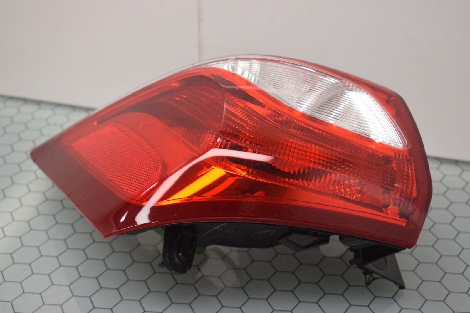 Chevrolet Equinox tail light 2018 2019 left side quarter panel  