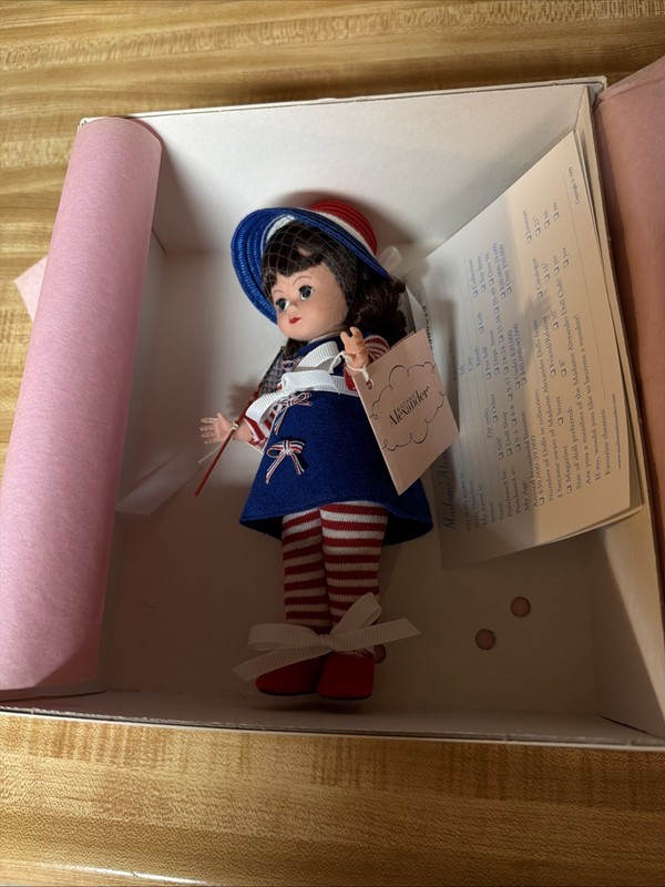 Madame Alexander Wendy 8in Doll Patriotic Waving Flag w/ Box MPN 34395