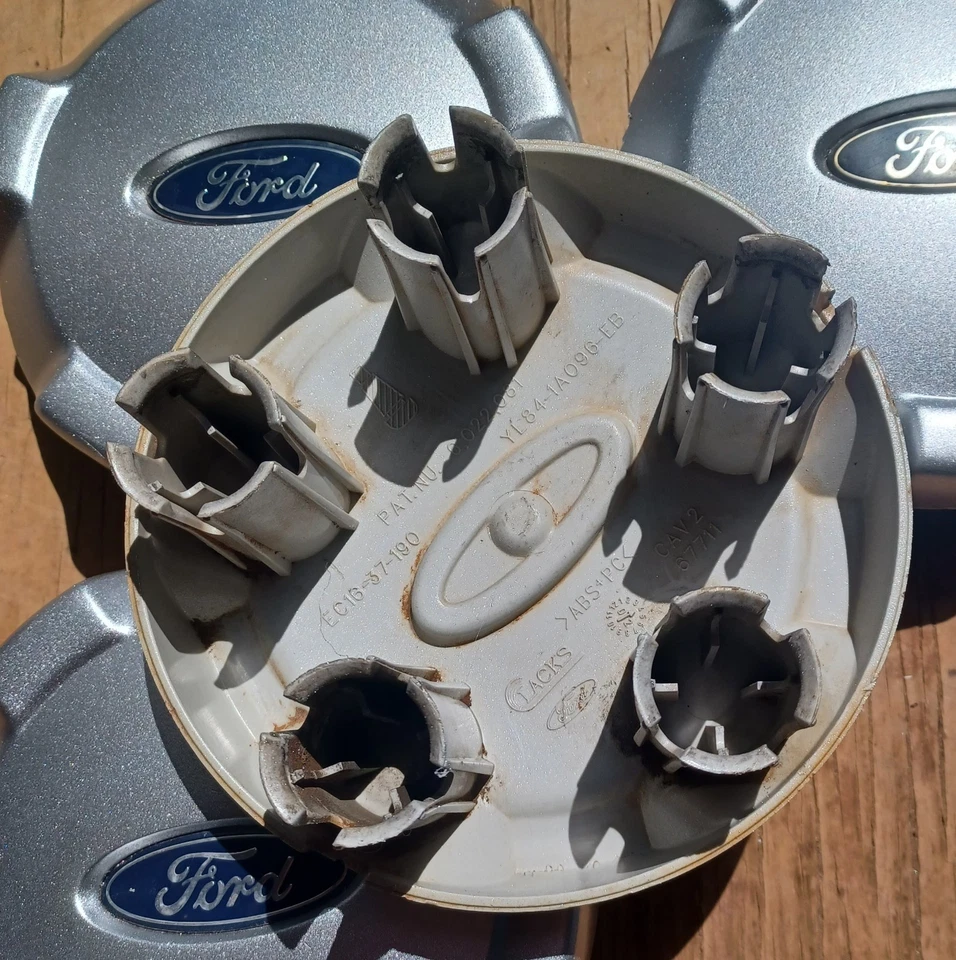 Ford Escape center cap set of 4, 2001-2006 part number YL84 1A096 EB Repainted - Image 3 of 3