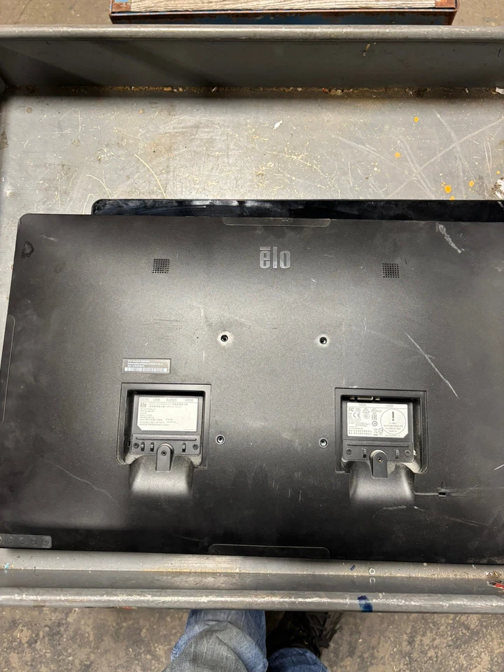 CRACKED ELO E351806 (ET2402L-2UWA-0-BL-G) 24" Wide Screen Touch Monitor USED - Image 3 of 4