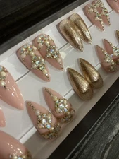 Press On Nails Handmade 26 Medium Stiletto Nude Pink And Gold Gel / Gel Polish