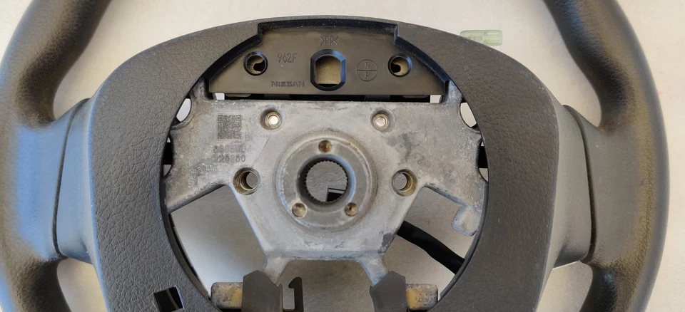 2016 - 2021 Nissan Navara Steering Wheel 8806UL220380 - image 4 of 4