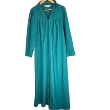 Shadowline Vintage snap button green robe size Medium