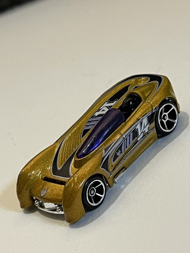 Hot Wheels Metalflake Gold Monoposto from 2009 CONNECT CARS: TRACK LEGENDS SLEEK - Picture 3 of 5