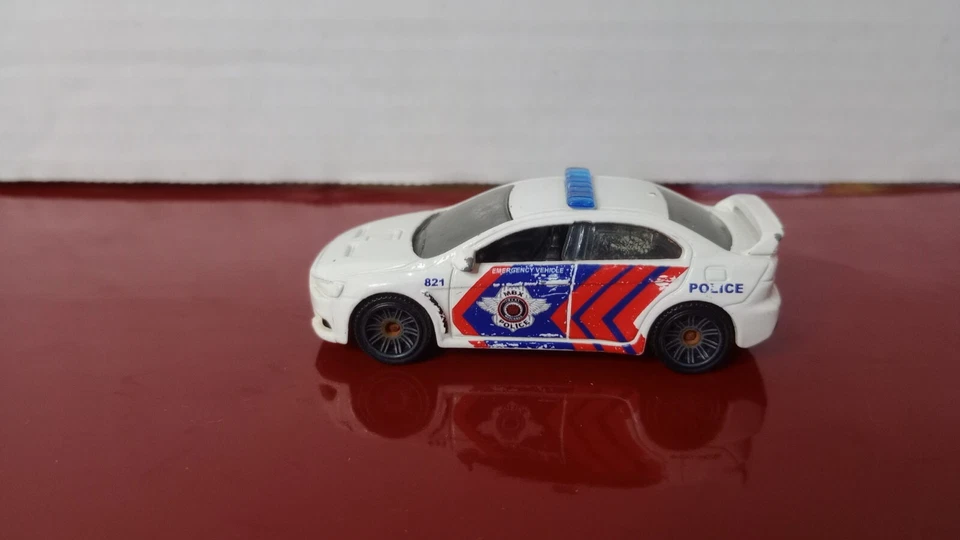 Matchbox 2019 "paquete de 9 exclusivos" Mitsubishi Lancer Evolution X Police blanco Foto 3 de 4