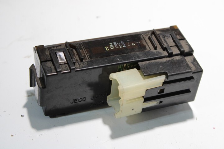 1997-2001 toyota camry US / CAN digital clock JECO JAPAN oem e82