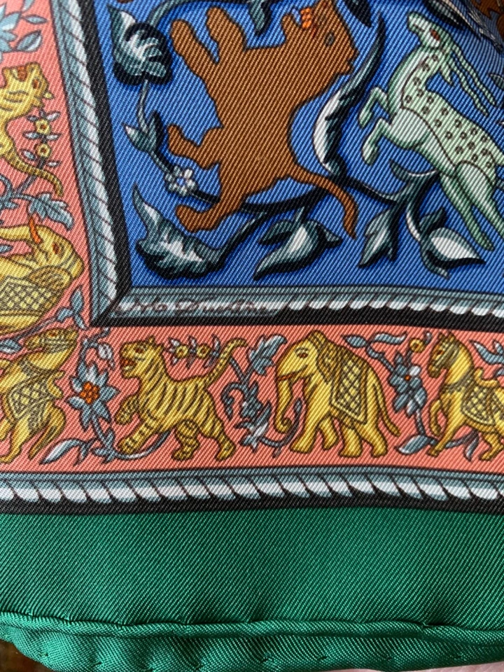 Mameluco Hermes de París a medida - Talla M - Creado con 2 bufandas Hermes azules y doradas Foto 4 de 4