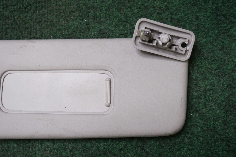 2010 2011 2012 2013 14 15 CHEVROLET CAMARO RIGHT Sun Visor OEM 1 Peice 92236029 - Image 4 of 4