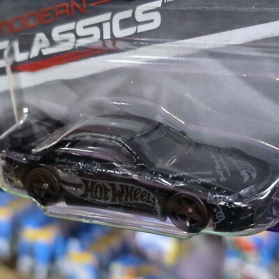 HOT WHEELS PREMIUM NISSAN SKYLINEGT-R (R32) PANDEM MODERN CLASSIC
