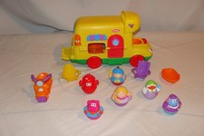 Playskool Weebles Weegoaway RV Musical Camper  6 Weebles  Motorcycle Chairs