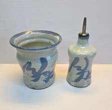 Soporte para utensilios de cerámica artística Ken Merrick Studio y diseño azul crueta al óleo firmado
