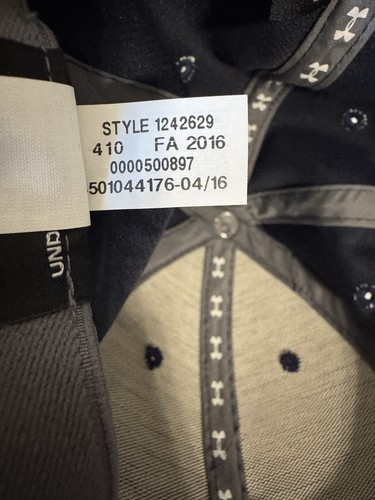 Under Armour Fitted Youth Baseball Hat Cap SZ S/M Blue/White Classic Logo Used - Picture 7 of 8