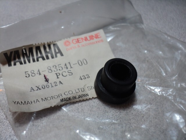 1981-99 YAMAHA XV XS XJ FJ YX SPEEDOMETER TACH MOUNT DAMPER NOS