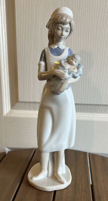 リヤドロ　NAO NEW NAO BY LLADRO NURSE #709 BRAND NEW IN BOX BABY