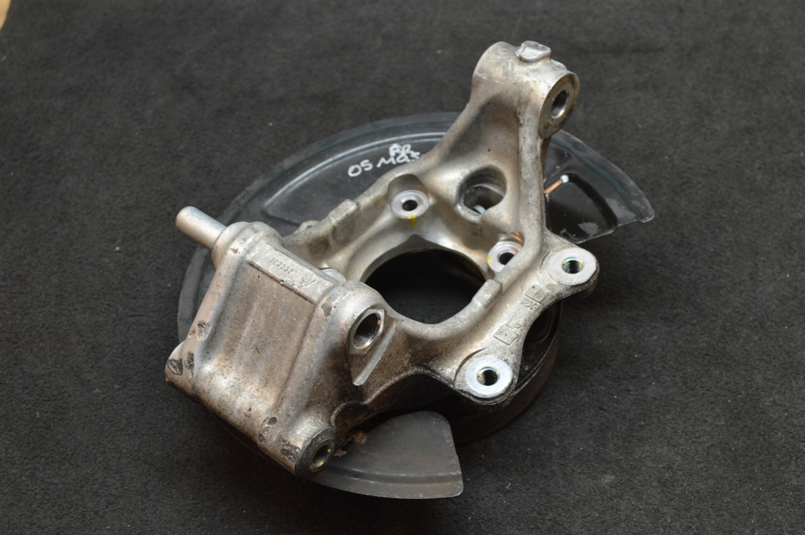 02-06 M138 MASERATI COUPE SPYDER 4.2L REAR RIGHT PASSENGER SPINDLE HUB