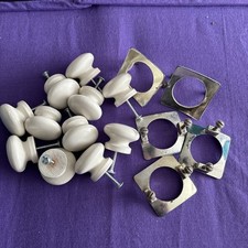 Restposten x 16 Schubladengriffe c/w Schrauben - 11 Holzknöpfe & 5 Vintage Metall