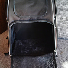 Hunde-Transportrucksack grau/schwarz mit Netzfenster, Mesh-Einsätzen Hunde-Transportrucksack grau/schwarz mit Netzfenster, Mesh-Einsätzen